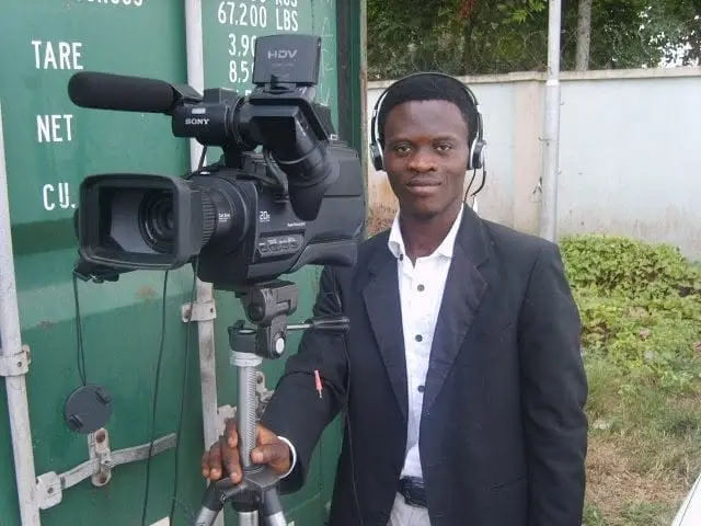 Taiwo Peace Oyeniyi working with a colleague